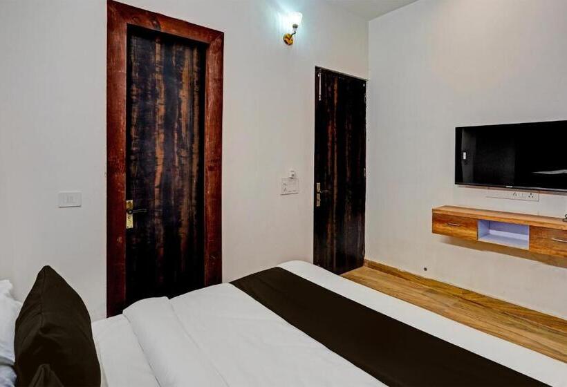 בית מלון כפרי Oyo Fortune Inn