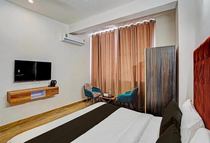 בית מלון כפרי Oyo Fortune Inn