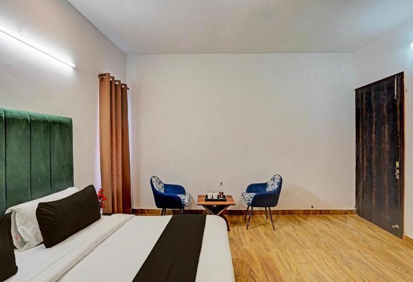 בית מלון כפרי Oyo Fortune Inn