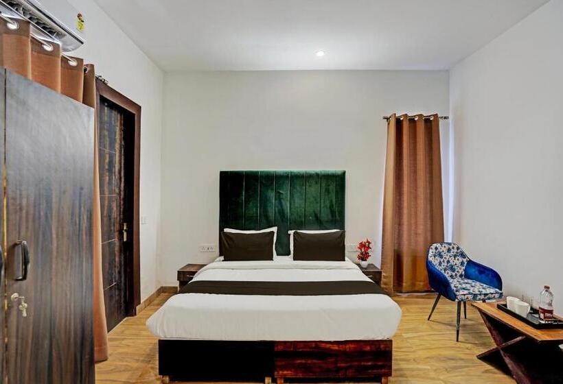 בית מלון כפרי Oyo Fortune Inn