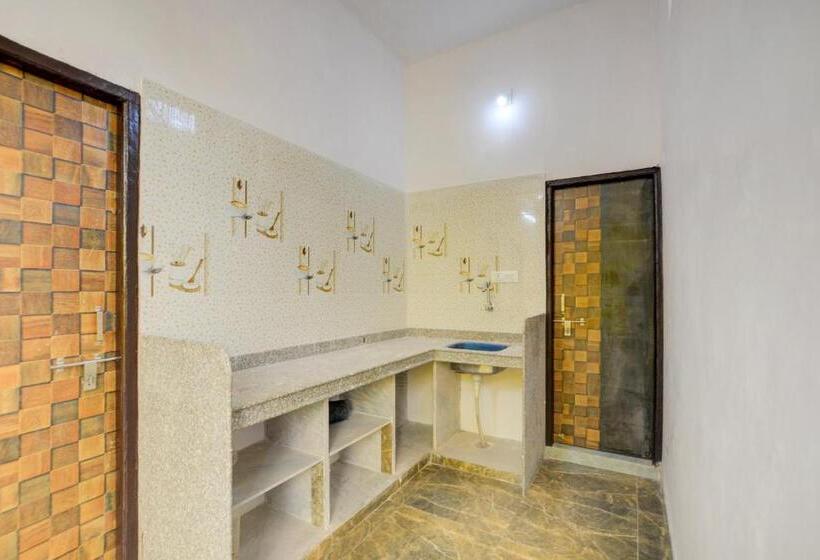 בית מלון כפרי Oyo Krk Villa