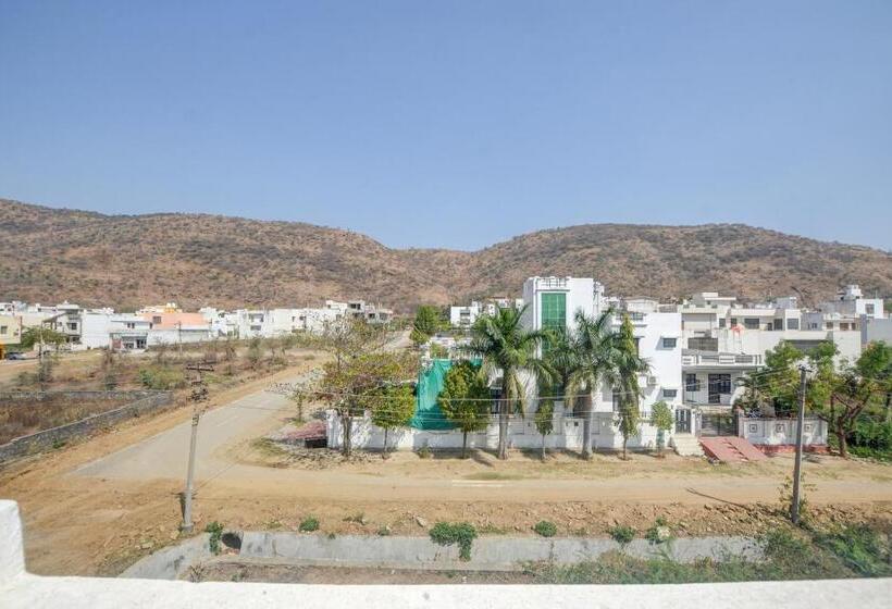 בית מלון כפרי Oyo Krk Villa