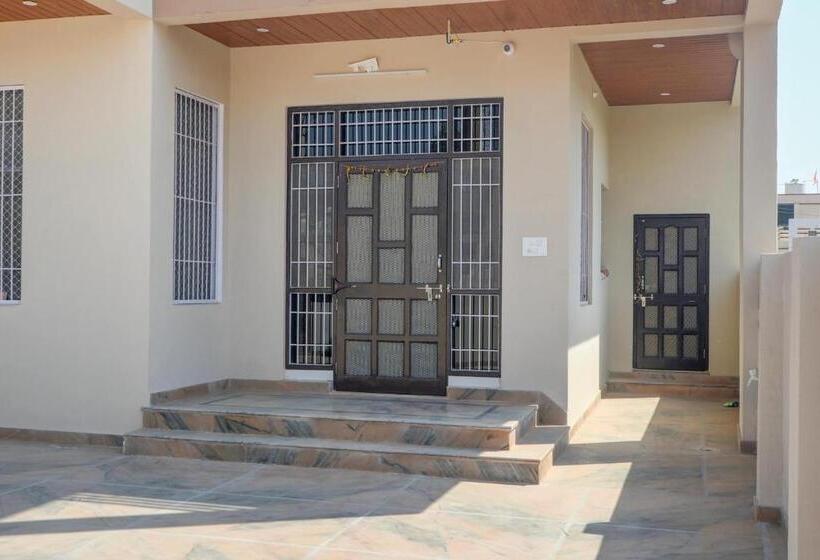 בית מלון כפרי Oyo Krk Villa