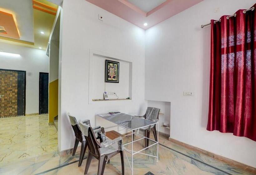 בית מלון כפרי Oyo Krk Villa