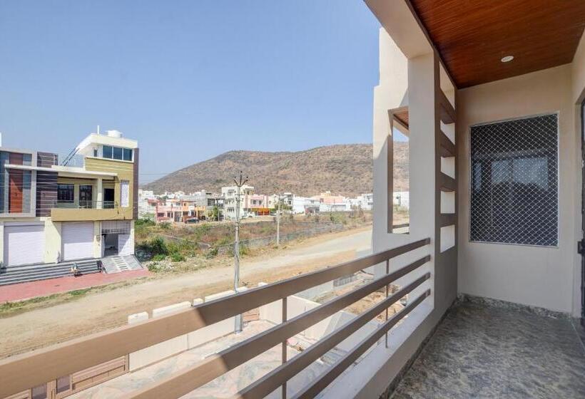 בית מלון כפרי Oyo Krk Villa