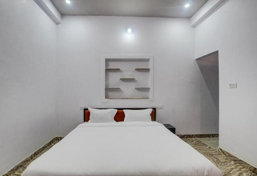 בית מלון כפרי Oyo Krk Villa