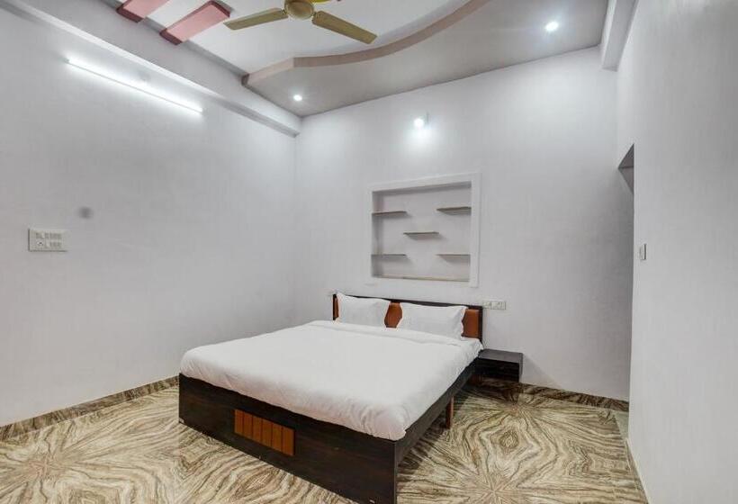 בית מלון כפרי Oyo Krk Villa