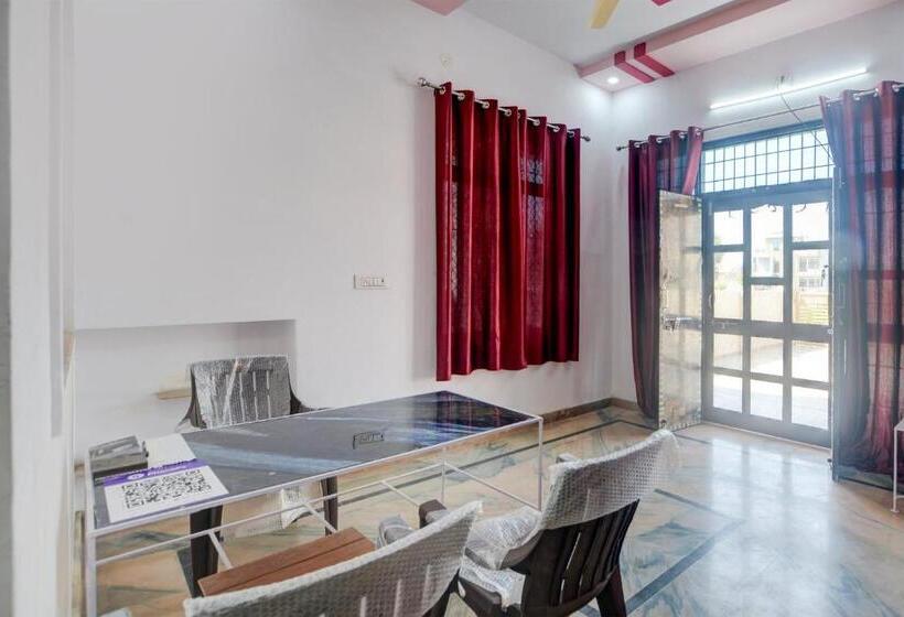 בית מלון כפרי Oyo Krk Villa