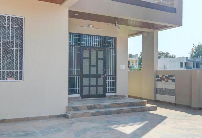 בית מלון כפרי Oyo Krk Villa