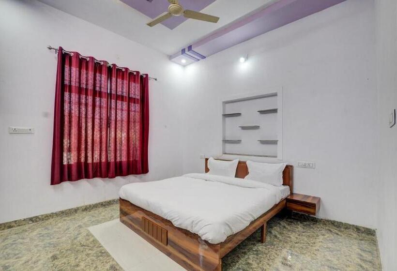 בית מלון כפרי Oyo Krk Villa