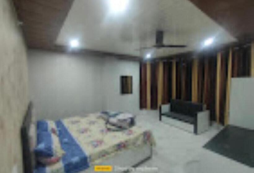 فندق Sudarshan Palace, Pipalkoti