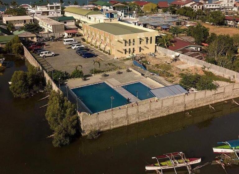 Island Tropic Hotel And Restaurant