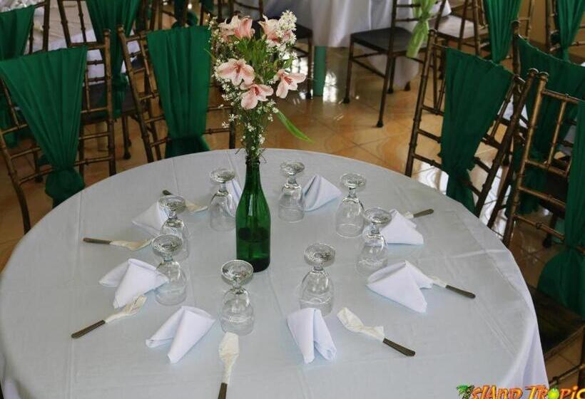 Island Tropic Hotel And Restaurant