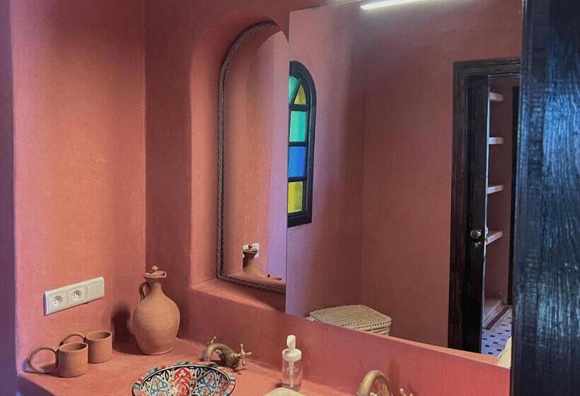 پانسیون Dar Omnia