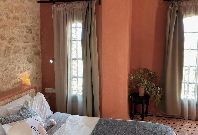 پانسیون Dar Omnia