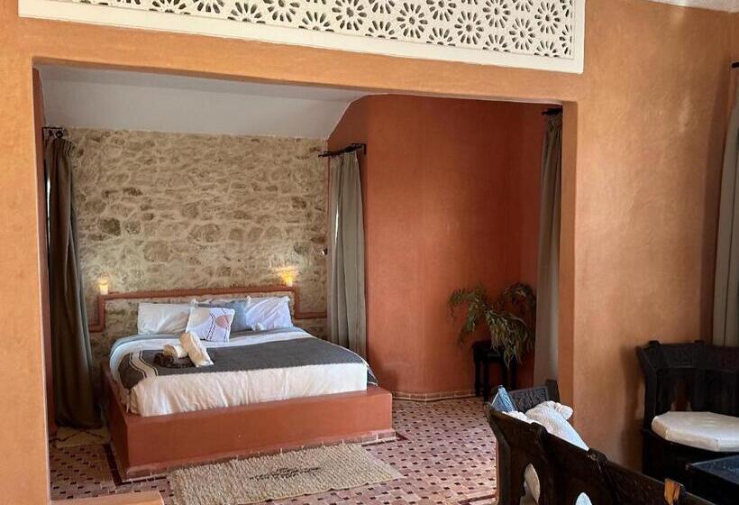 پانسیون Dar Omnia