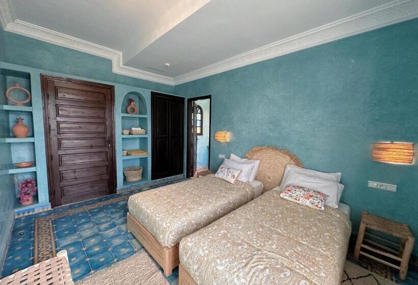 پانسیون Dar Omnia