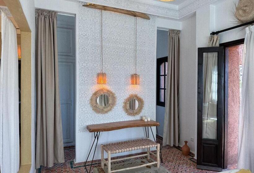 پانسیون Dar Omnia