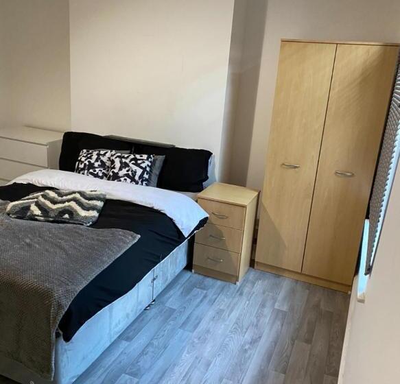 پانسیون Short Term Let Room In De1