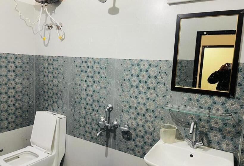 פנסיון The Oak Roots Homestay/