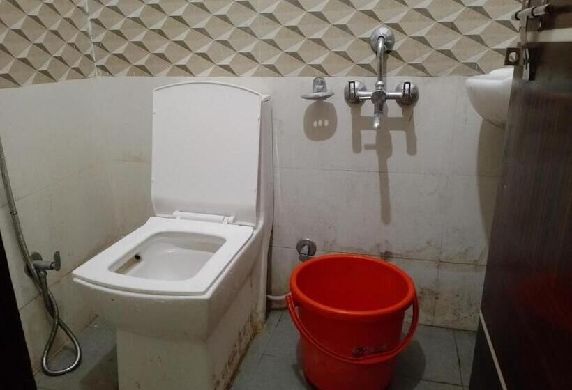 פנסיון The Oak Roots Homestay/