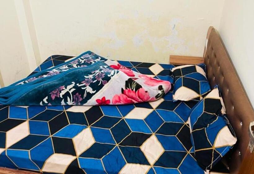 פנסיון The Oak Roots Homestay/