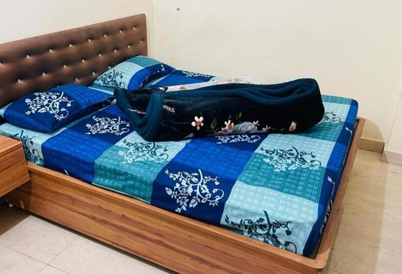 פנסיון The Oak Roots Homestay/