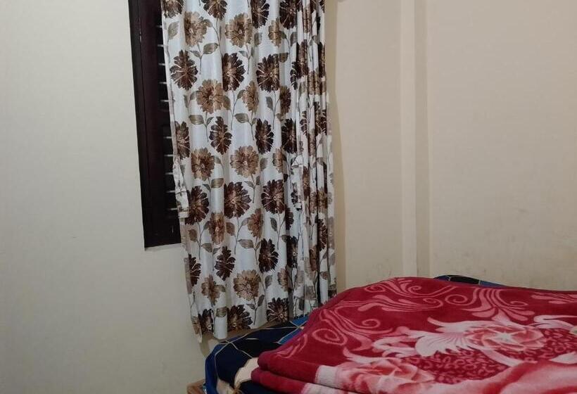 פנסיון The Oak Roots Homestay/