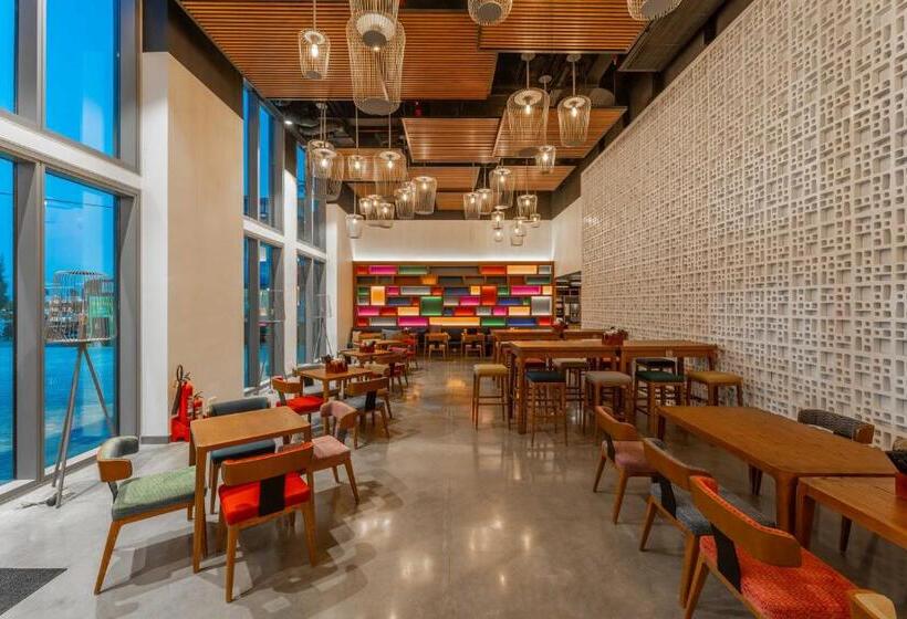 Wink Hotel Can Tho   24hrs Stay & Rooftop Pool Bar