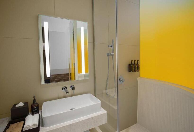 Wink Hotel Can Tho   24hrs Stay & Rooftop Pool Bar