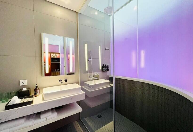 Wink Hotel Can Tho   24hrs Stay & Rooftop Pool Bar