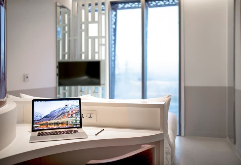 Wink Hotel Can Tho   24hrs Stay & Rooftop Pool Bar