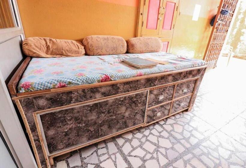 Отель Goroomgo Laxmi Bhawan Dharamshala Mathura Near Yamuna River And Dwarikadhish Temple