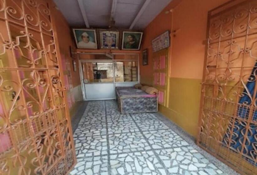 Отель Goroomgo Laxmi Bhawan Dharamshala Mathura Near Yamuna River And Dwarikadhish Temple