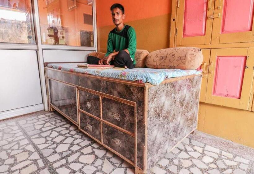 Отель Goroomgo Laxmi Bhawan Dharamshala Mathura Near Yamuna River And Dwarikadhish Temple