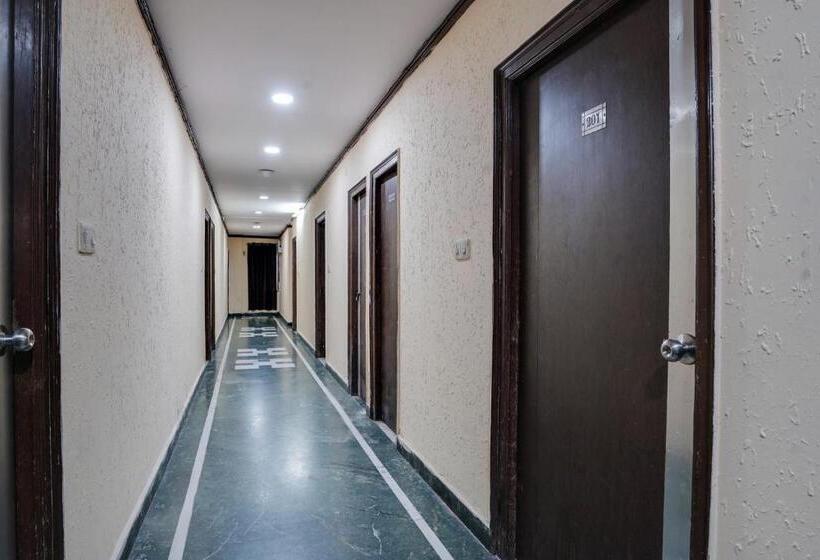 هتل Grand Aarvi Inn