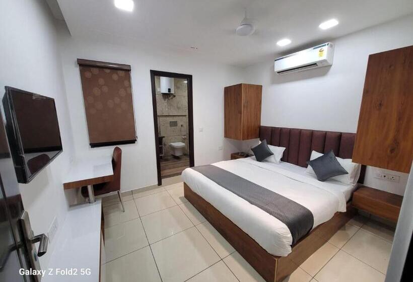 Hotel Shine Inn Couple Friendly Rooms Banguet