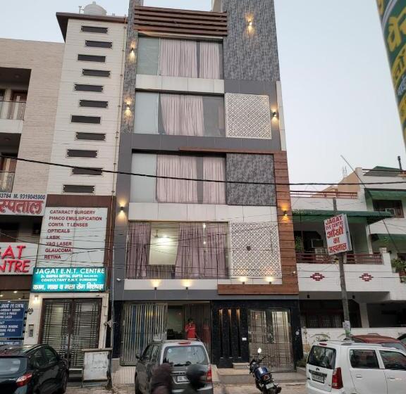 Hotel Shine Inn Couple Friendly Rooms Banguet