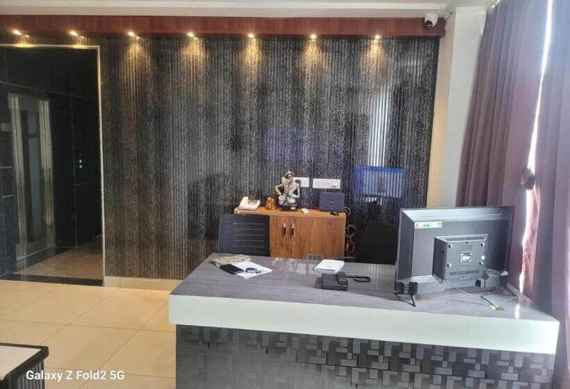 Hotel Shine Inn Couple Friendly Rooms Banguet