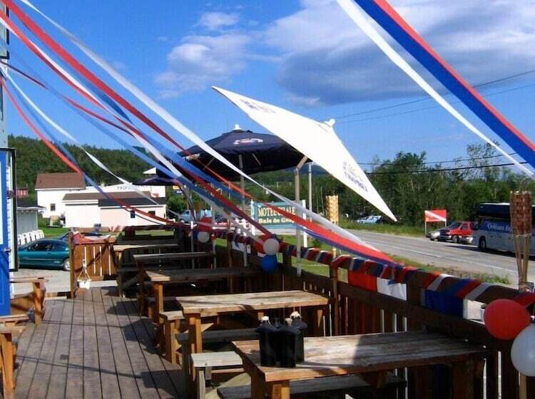 Auberge Internationale Forillon   Hostel