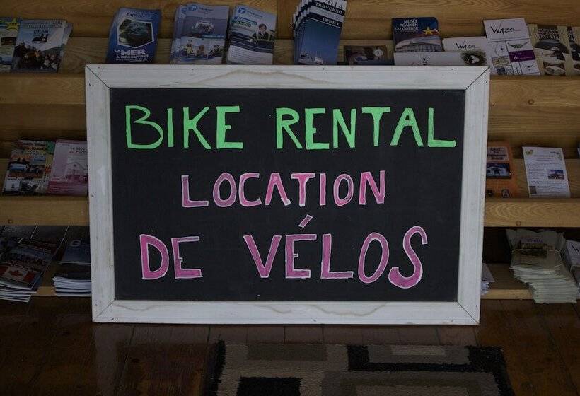 Auberge Internationale Forillon   Hostel