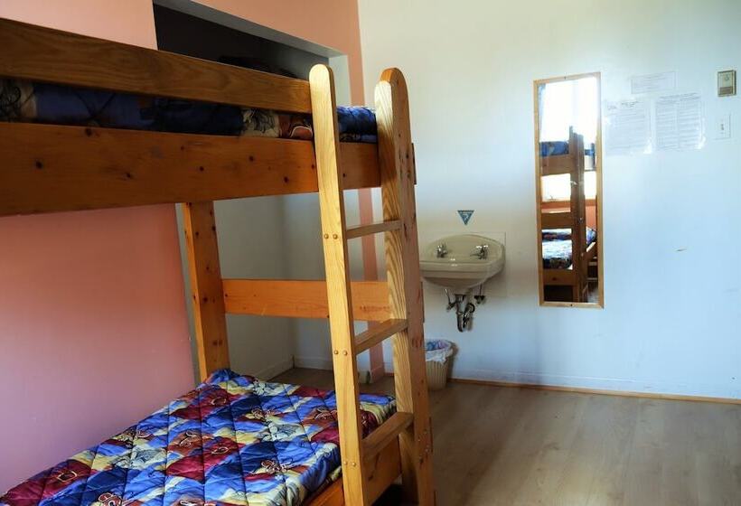 Auberge Internationale Forillon   Hostel