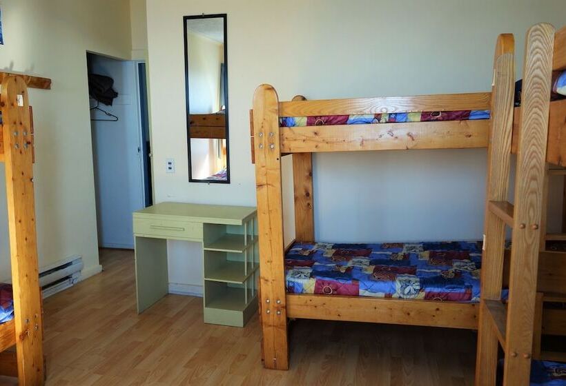 Auberge Internationale Forillon   Hostel