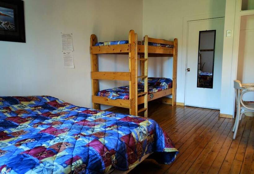 Auberge Internationale Forillon   Hostel