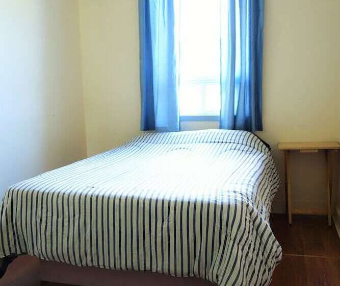 Auberge Internationale Forillon   Hostel