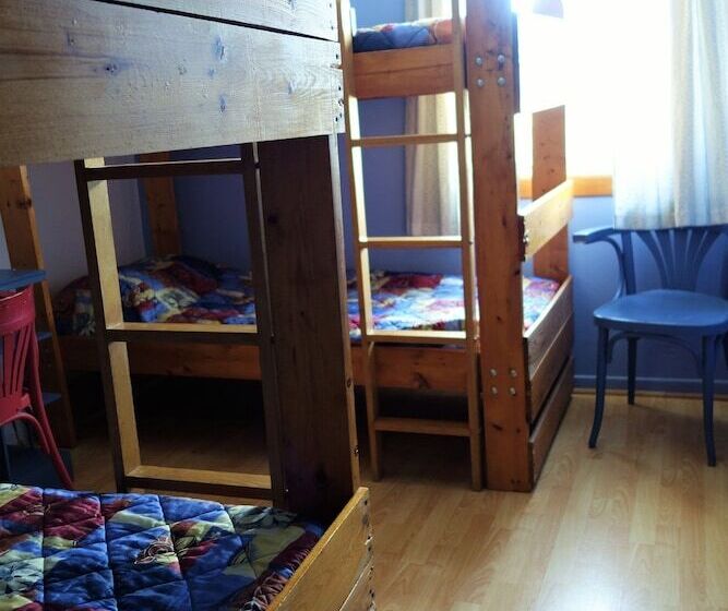 Auberge Internationale Forillon   Hostel