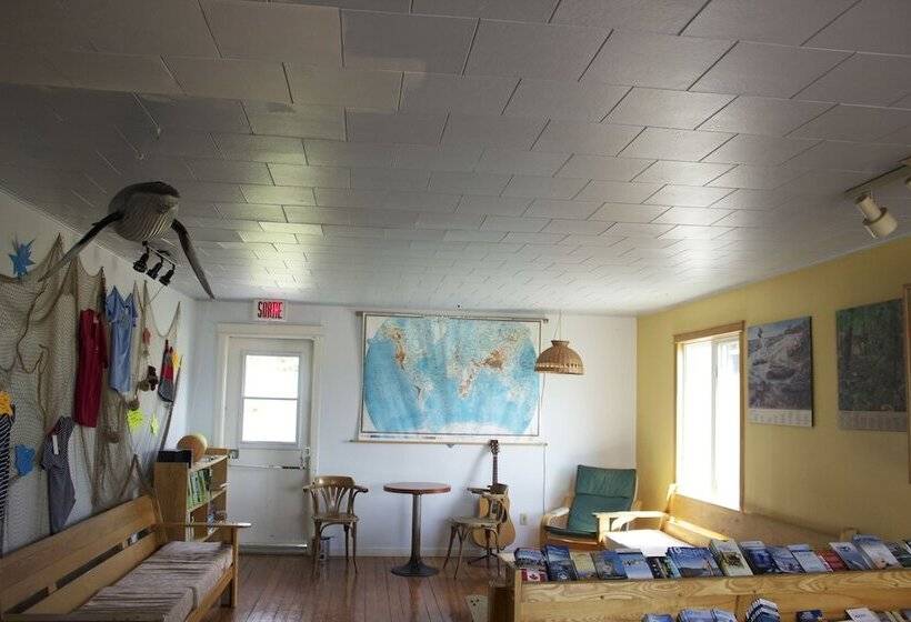 Auberge Internationale Forillon   Hostel