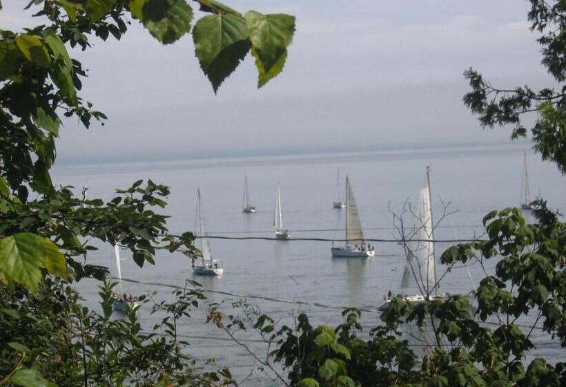 Bed and Breakfast Auberge Des Eaux Vives