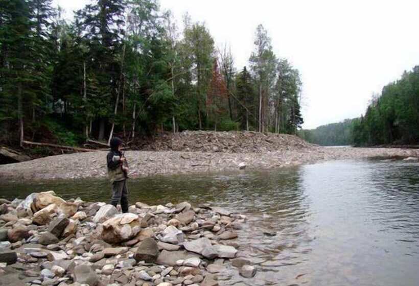 مبيت وإفطار Auberge Du Saumonier Lodge