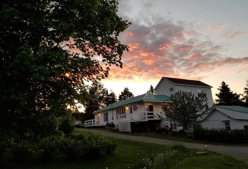 مبيت وإفطار Gîte Aux Jardins De L Anse